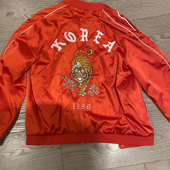 Red Zip-up “Korea” sweater - Picture 2 of 2